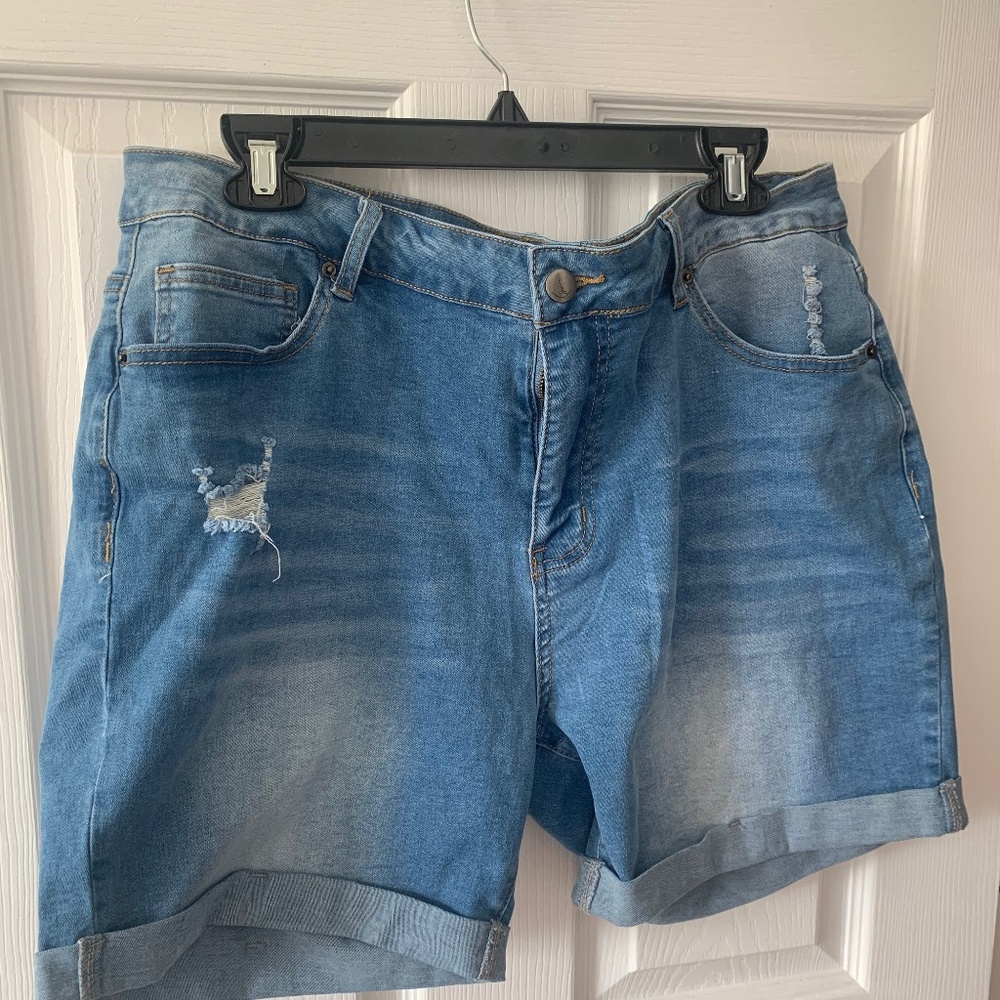 NWOT Plus Size Denim Shorts
